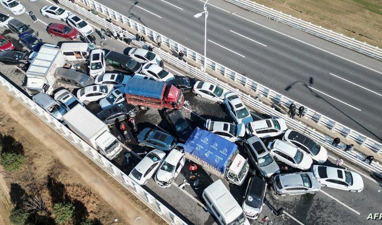 (بالصور) تضرر نحو 200 مركبة في حادث تصادم هائل بالصين