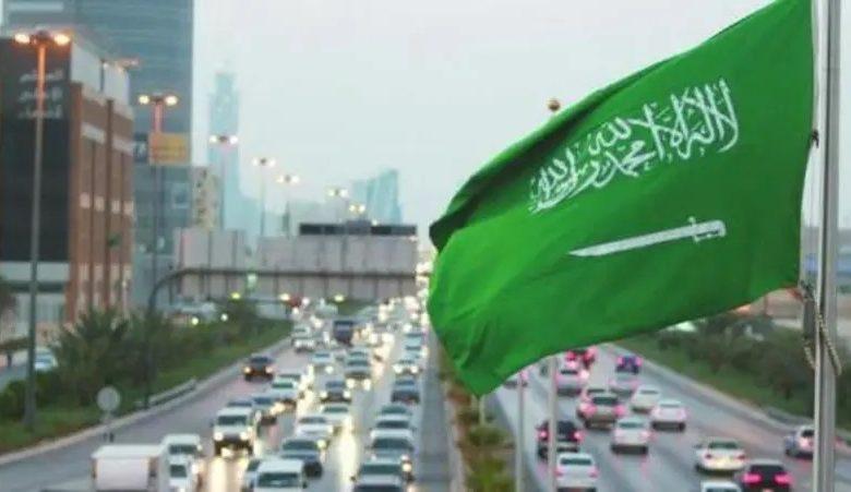 (فيديو) راية التوحيد.. العلم السعودي الوحيد الذي لا ينكس